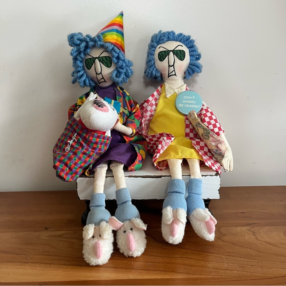 Hallmark Shoebox  Maxine Plush Dolls with "Don't Worry Be Crabby"‎ PIN
